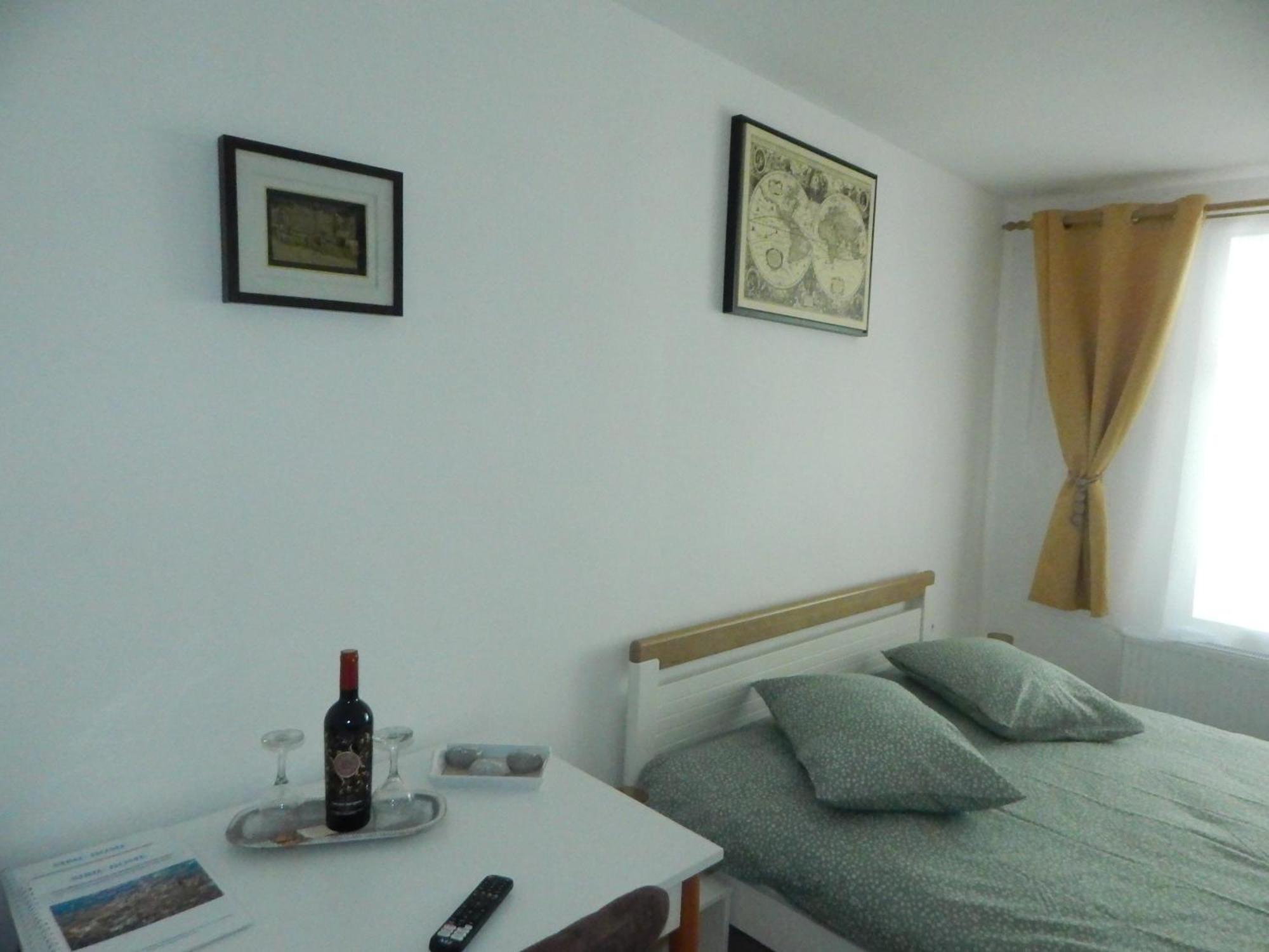 Apartment 4 *