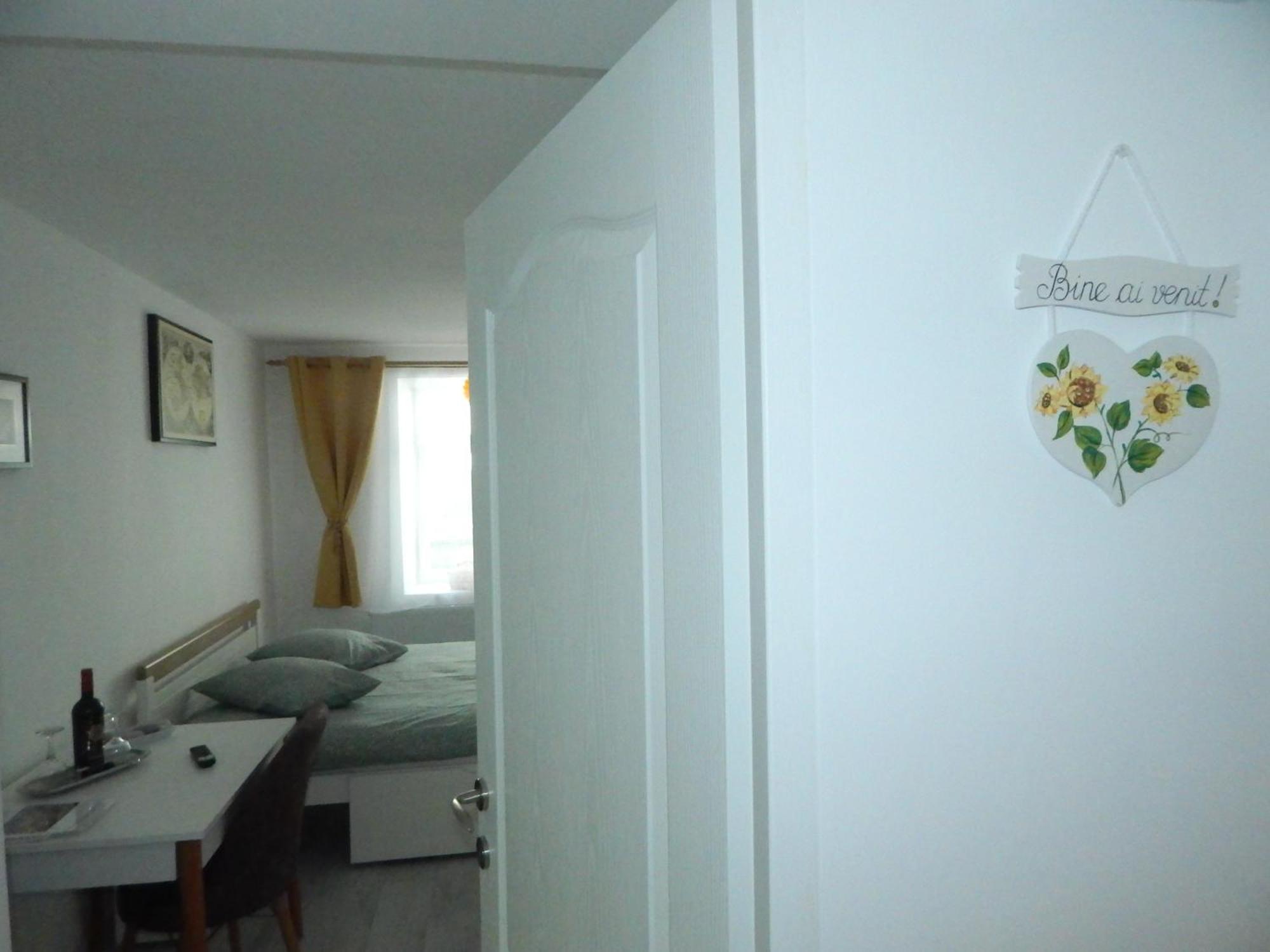 Apartment 4 *