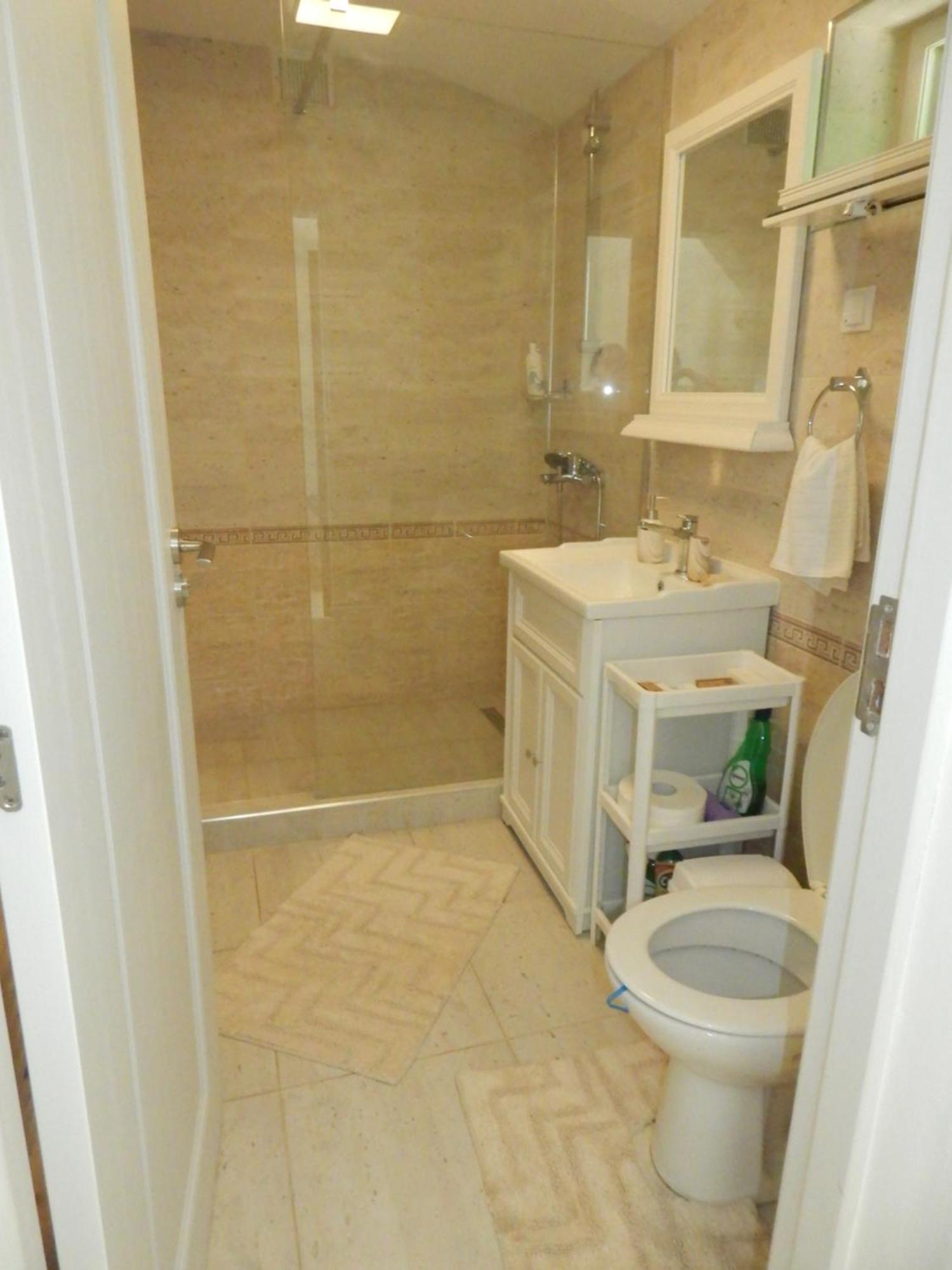 4 Apartment *