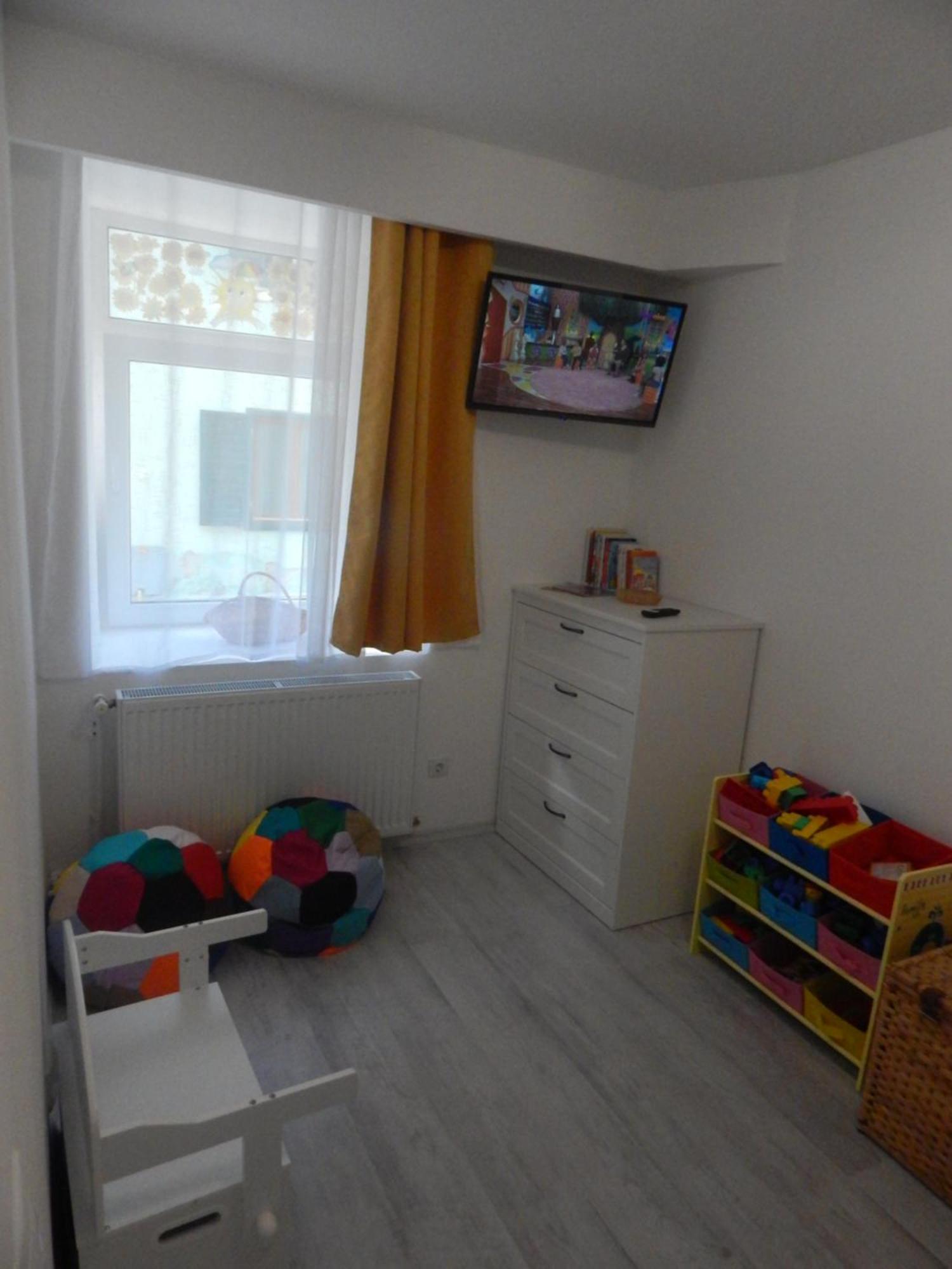 4 Apartment *