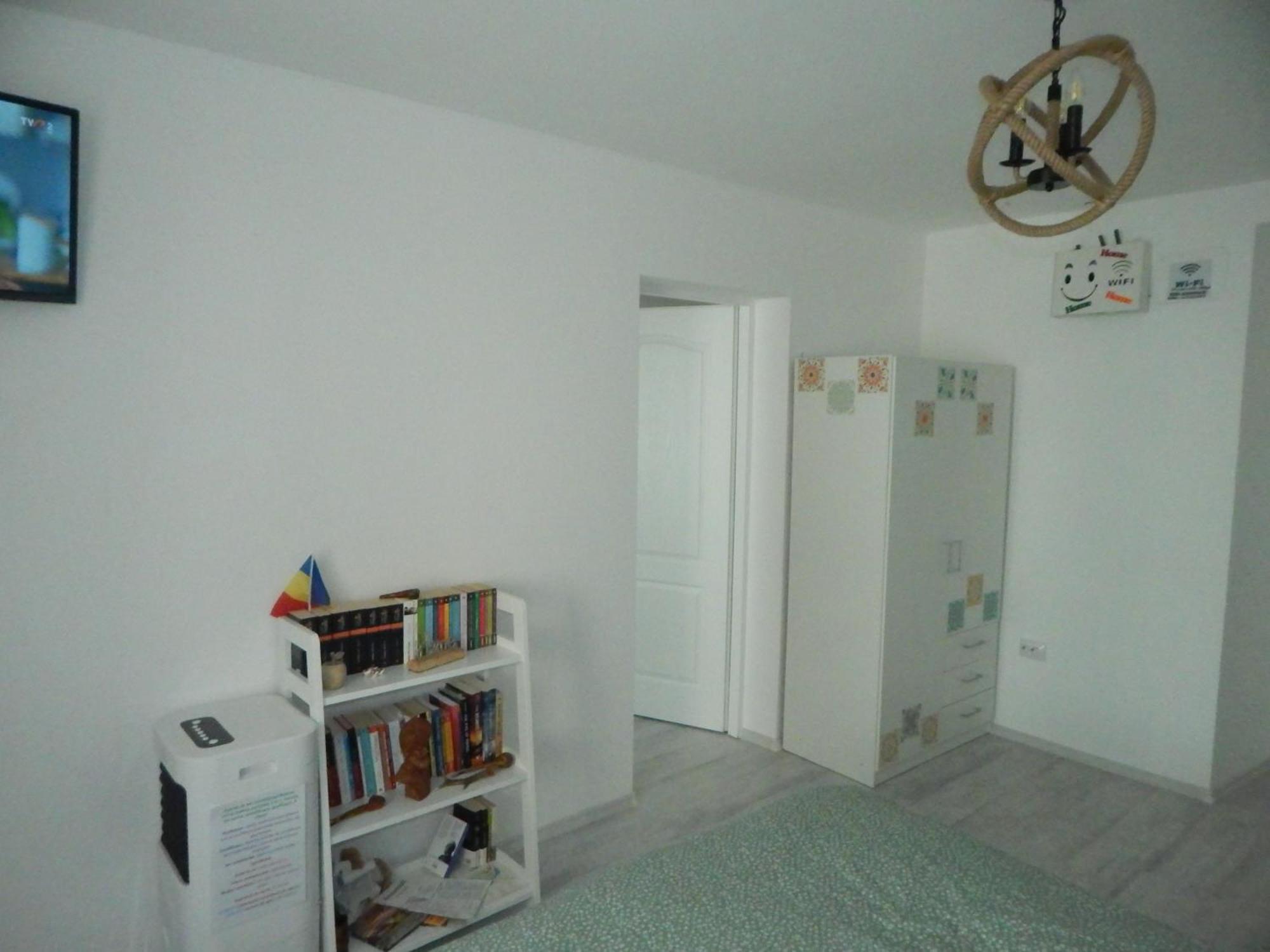 4 Apartment *