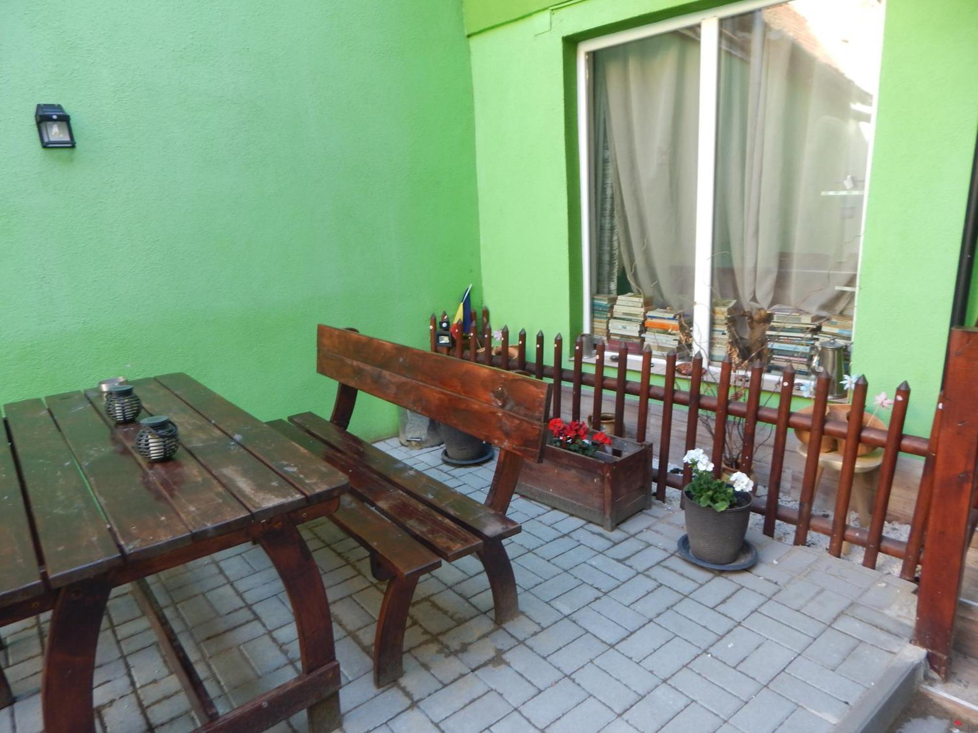 4 Apartment *